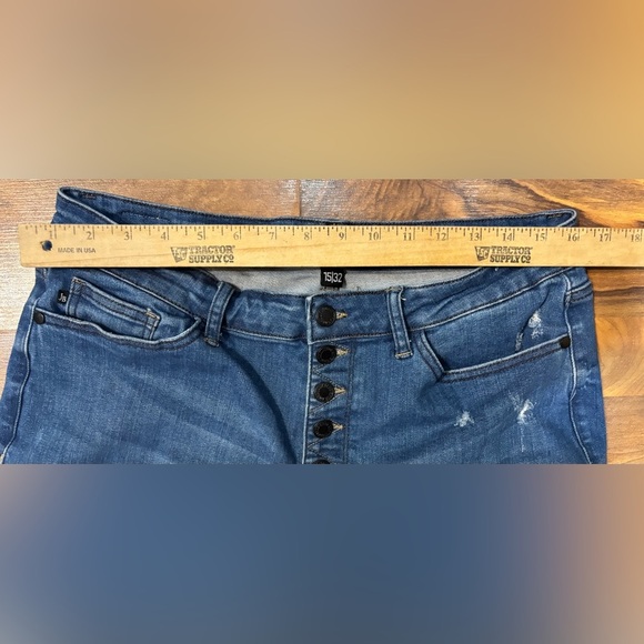 Judy Blue Boyfriend Jeans Distressed Medium Wash Women’s Size 15/32 - Picture 4 of 8